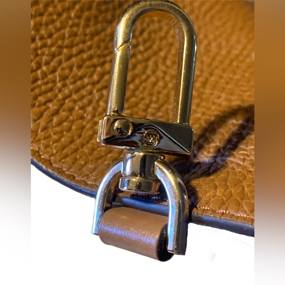 Michael Kors Large Pebble Leather Phoebe Bucket Bag - Picture 10 of 12